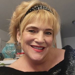 Meet your Posher, Dana